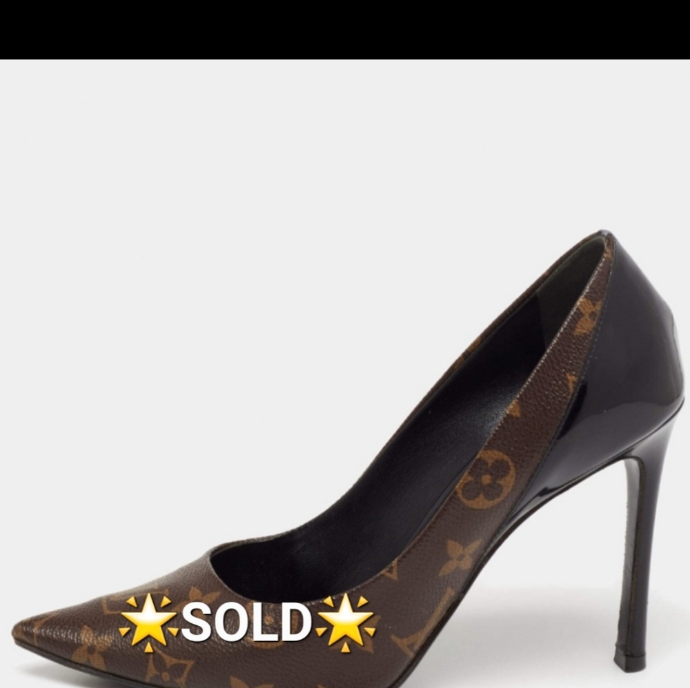 LOUIS VUITTON Cherie Monogram Black Patent Leather Stiletto Heel Pump 38.5